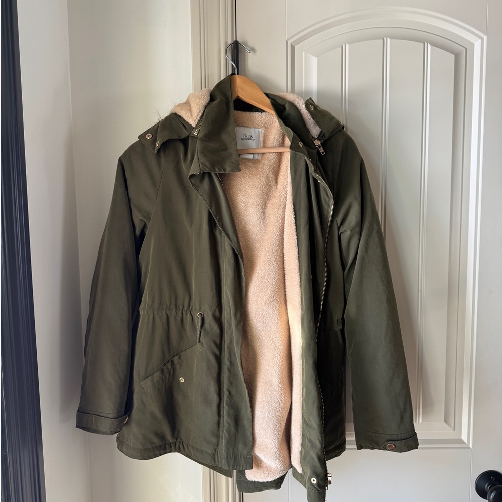 Winter Coat, Drawstring, faux fur removable hood, size small